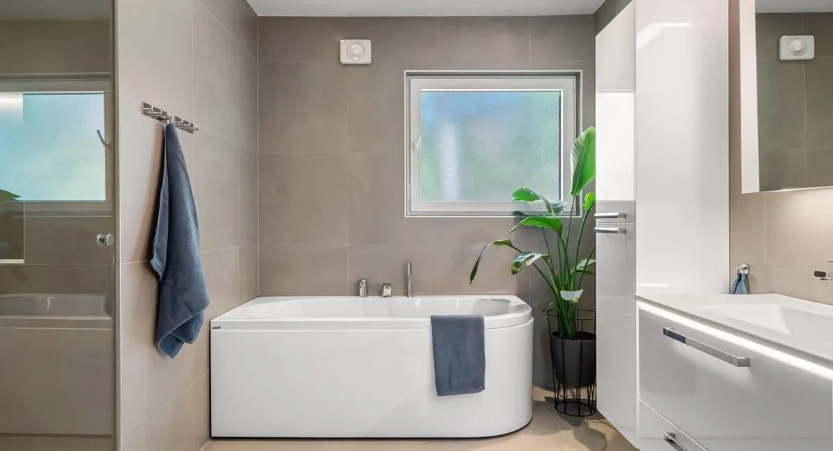 Équipements et matières dans une salle de bain