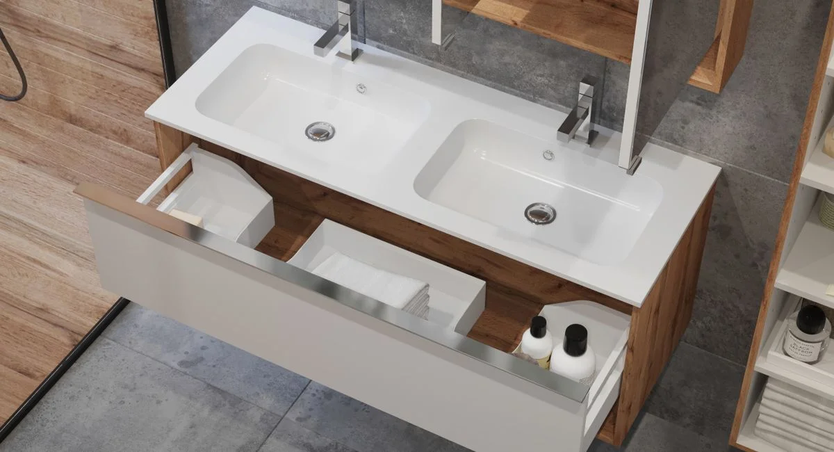 Le changement de la façade d’un tiroir de meuble de salle de bain sans surprise au remontage