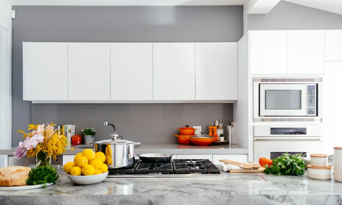 Photo de départ de la cuisine blanche